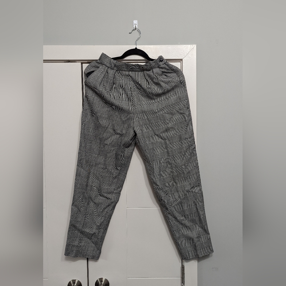 Vintage plaid high waisted pants. Straight legged,elastic waist band,petite fit
